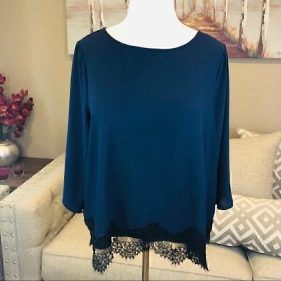 Plus size navy blue lace hem casual top 1X - Picture 2 of 8